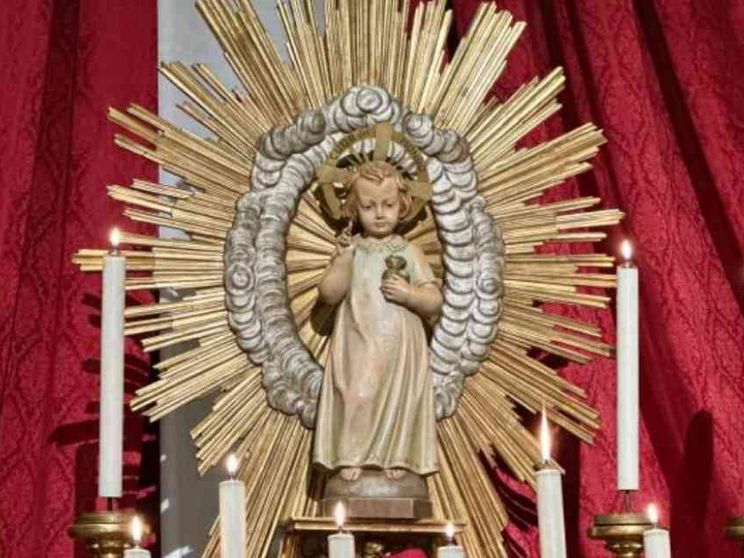 «Davanti al Bambinello di Padre Pio tutti chiediamo una carezza del cielo»