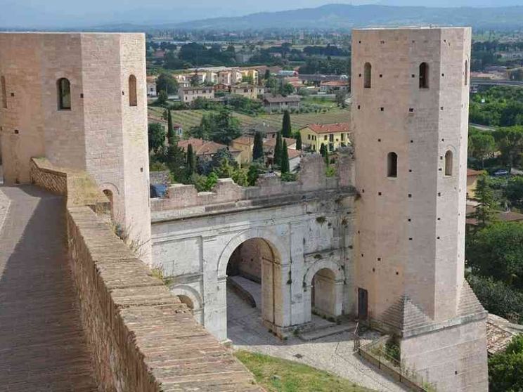 Scoperto a Spello un tempio romano intitolato alla famiglia di Costantino