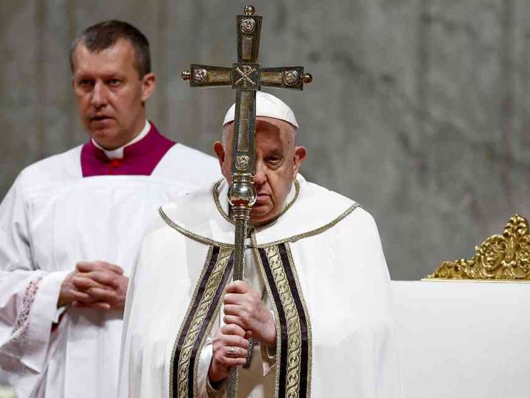 Il Papa: «Nei Magi vediamo gli smarriti che trovano Gesù»