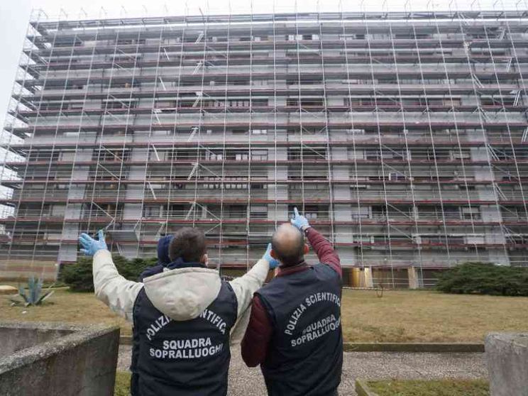 Il post, il volo dal nono piano, la morte della figlia. Ma Giulia era sola