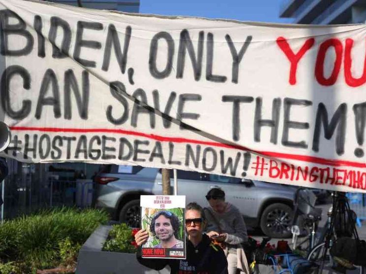 La rivolta dei parenti degli ostaggi: fermeremo gli aiuti a Gaza