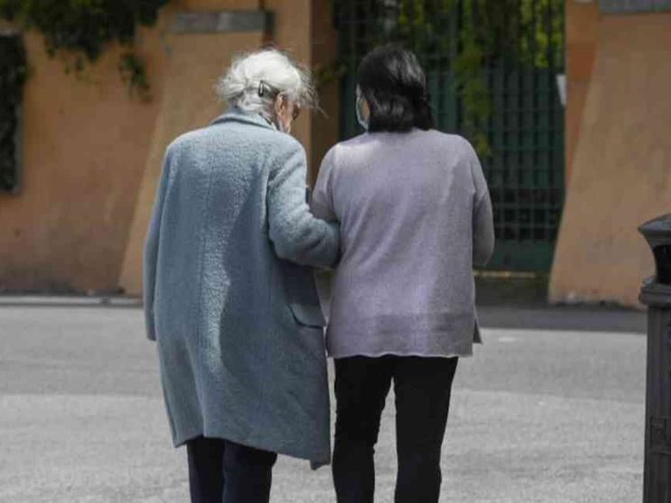 Quasi 900mila colf e badanti, ma sono insufficienti