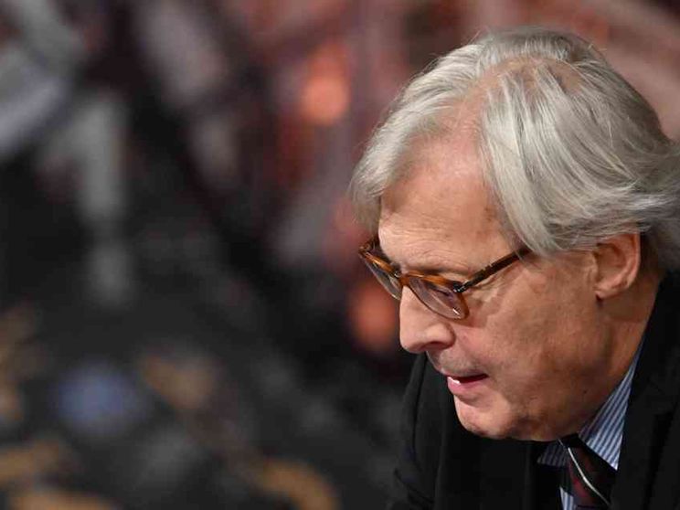 Sgarbi indagato per furto di beni culturali, ma lui nega