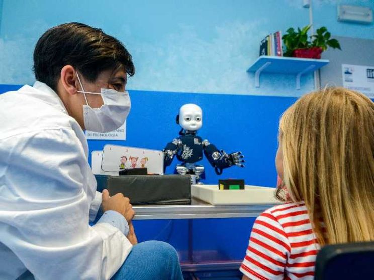 Il nuovo amico dei bambini con autismo? Il robottino iCub