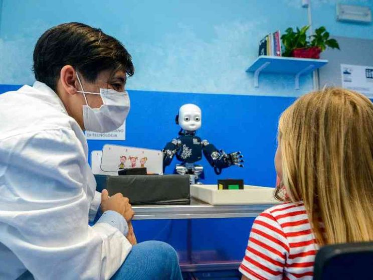 Il nuovo amico dei bambini con autismo? Il robottino iCub