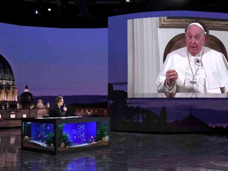 La guerra, i bambini, la Chiesa. Il Papa da Fazio: pregate per me, non contro di me