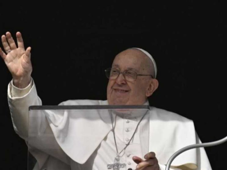 Francesco: dobbiamo educare alla pace
