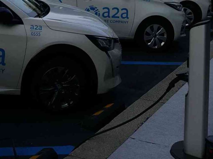 A Milano le prime colonnine di ricarica elettrica per auto a bassa potenza