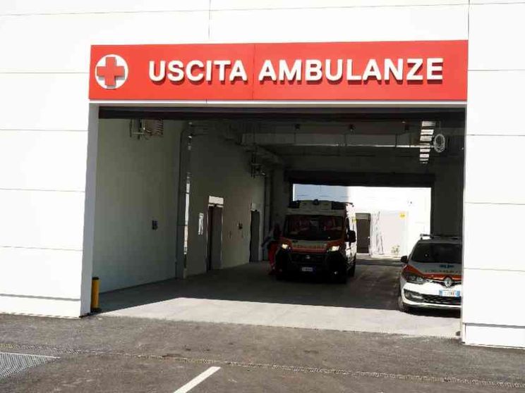 Prete aggredito dopo la Messa, la comunità reagisce