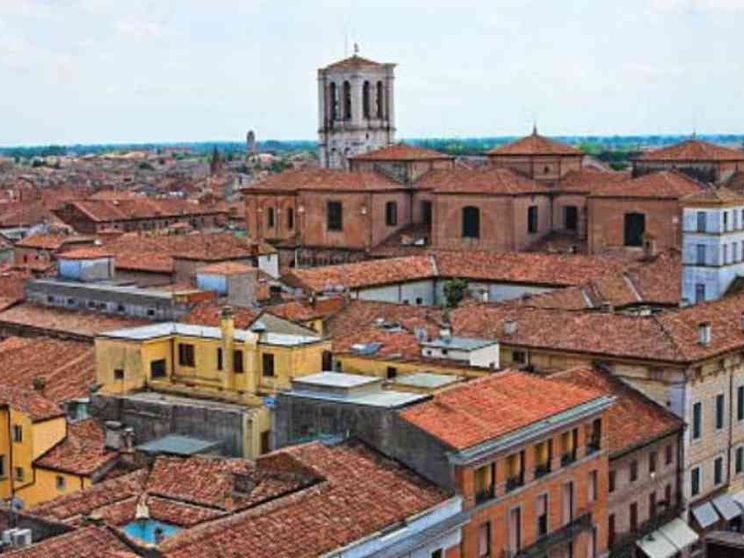 Case ai migranti, sindaco contro arcivescovo. Ma il tribunale gli dà torto