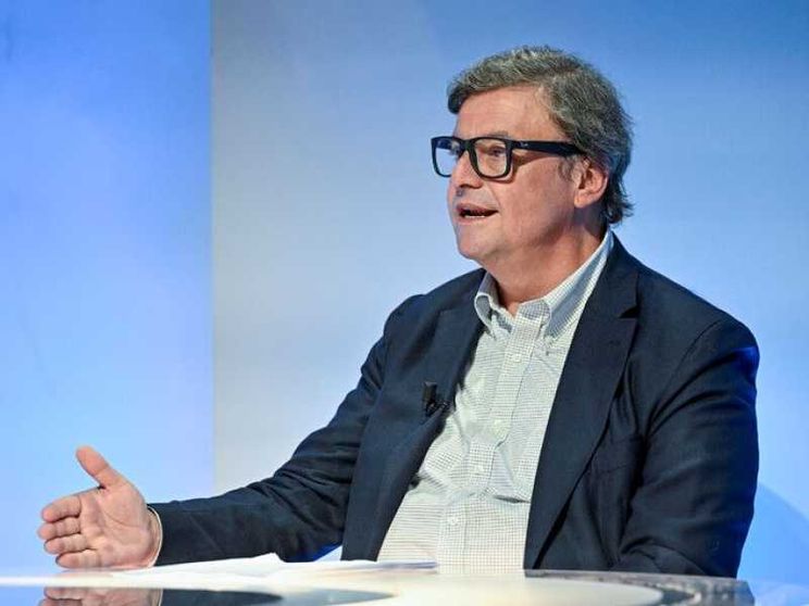 Calenda: «Stancherà il tutto ok di Meloni. Errore le opposizioni in piazza»