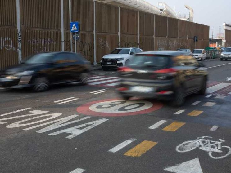 Bologna a 30 all'ora, Salvini e il “partito anti-auto”: la polemica si allarga