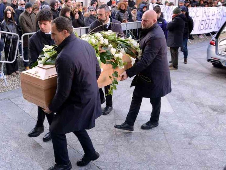 Addio a Giovanna, la ristoratrice morta. Che cosa ha detto il parroco nell'omelia