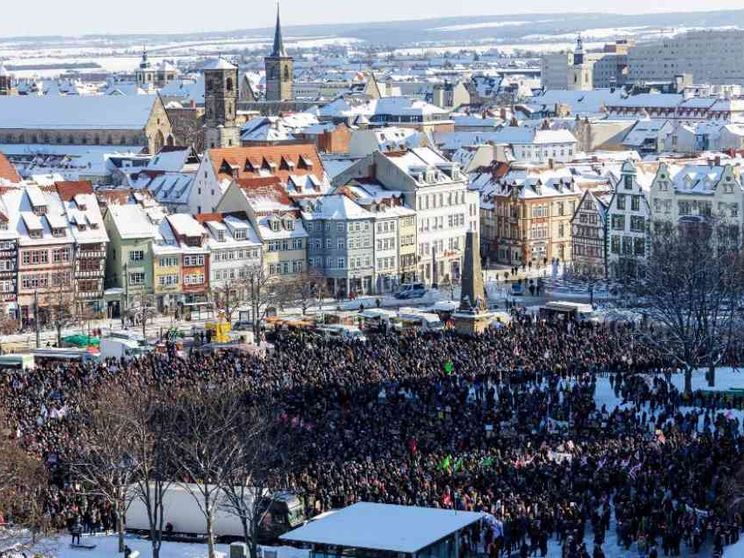 Germania in piazza contro l'estrema destra
