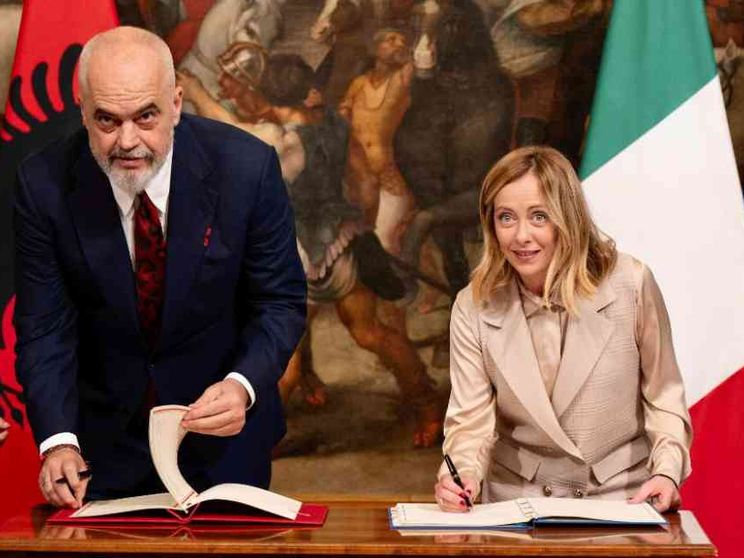 Italia-Albania, sì della Camera all'intesa sui migranti. Cosa prevede