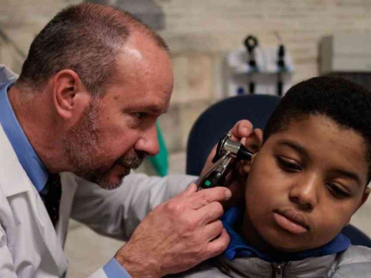 Bimbo nato sordo torna a sentire con la terapia genica