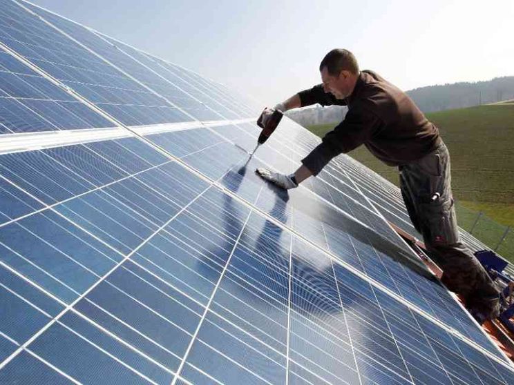 Tra un anno le rinnovabili saranno la prima fonte di elettricità