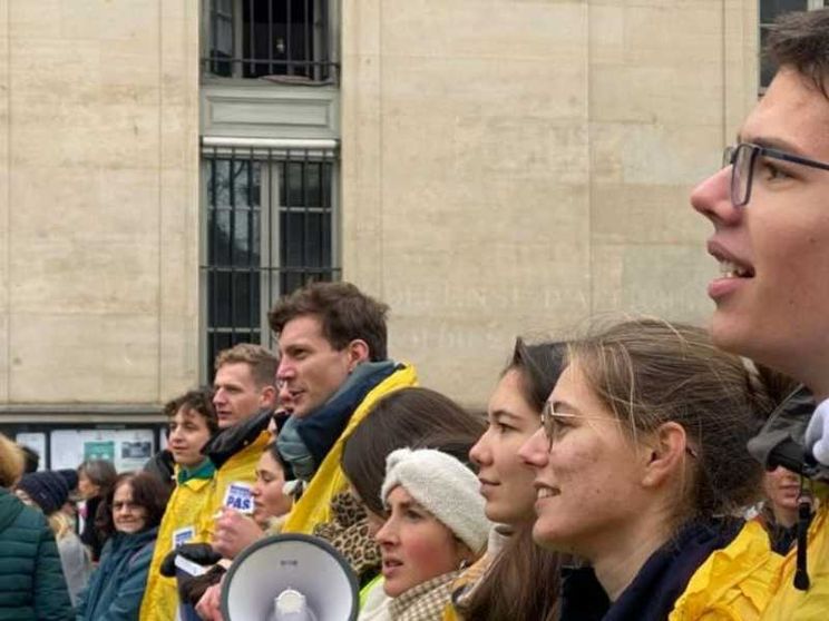 Marcia di Parigi, la speranza è nei giovani