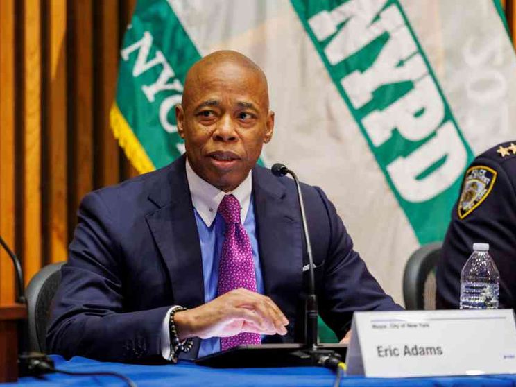 Il sindaco di New York dichiara i social media «pericolo per la salute»