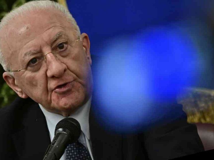 De Luca dovrà risarcire 100mila euro allo Stato