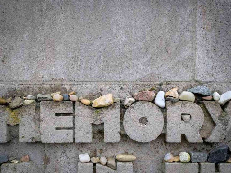 Auschwitz e quei «mai più» che non cambiano la storia. Anzi