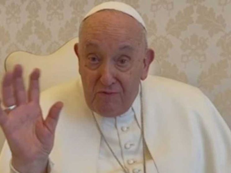 Video del Papa alla giovane malata: continua a lottare