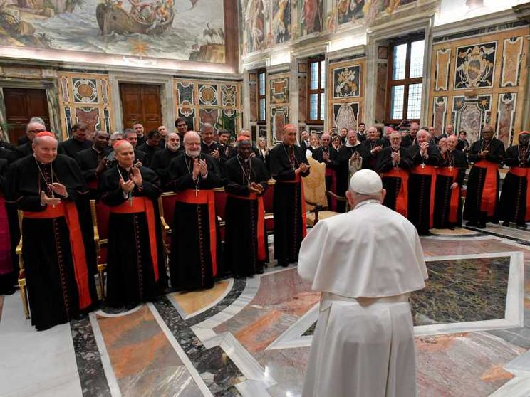 Il Papa chiarisce: «Sono alle persone, non alle unioni»