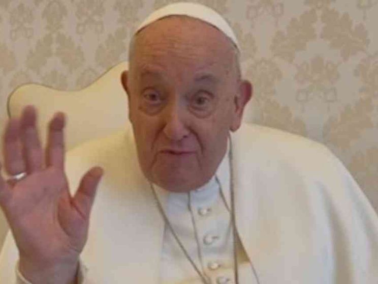 Video del Papa alla giovane malata: continua a lottare