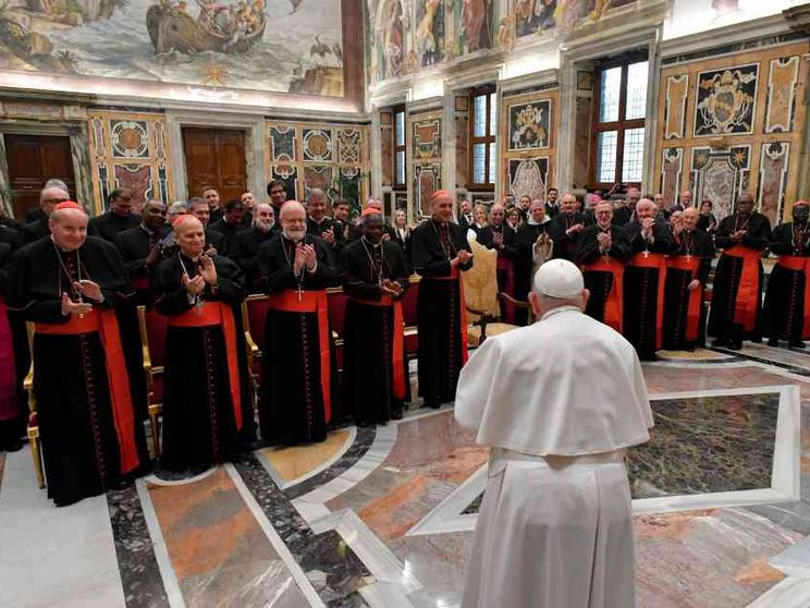 Il Papa chiarisce: «Sono alle persone, non alle unioni»