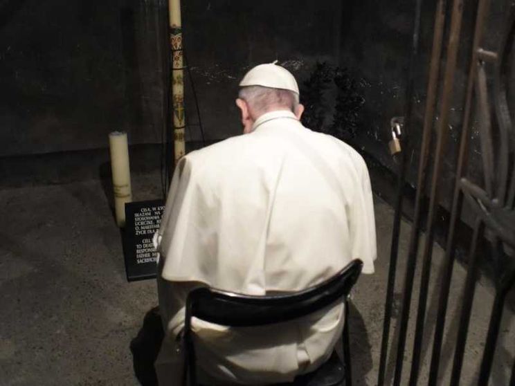 Il Papa: «La guerra toglie il sorriso ai bambini»