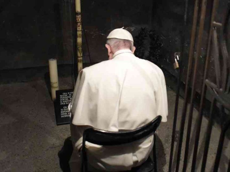 Il Papa: «La guerra toglie il sorriso ai bambini»