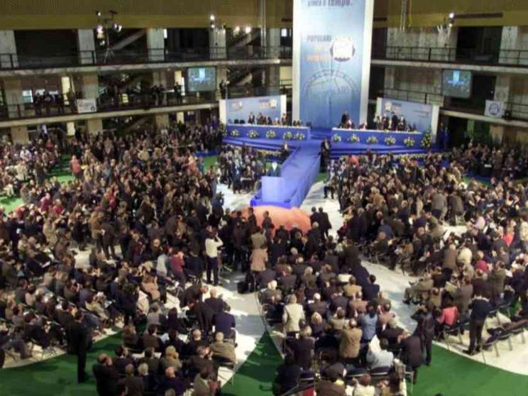 Un leader forte e disintermediazione. Il centro che guarda a destra