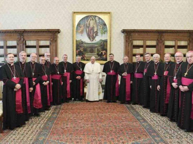 I vescovi piemontesi dal Papa. «Ci ha ricordato le nostre priorità»