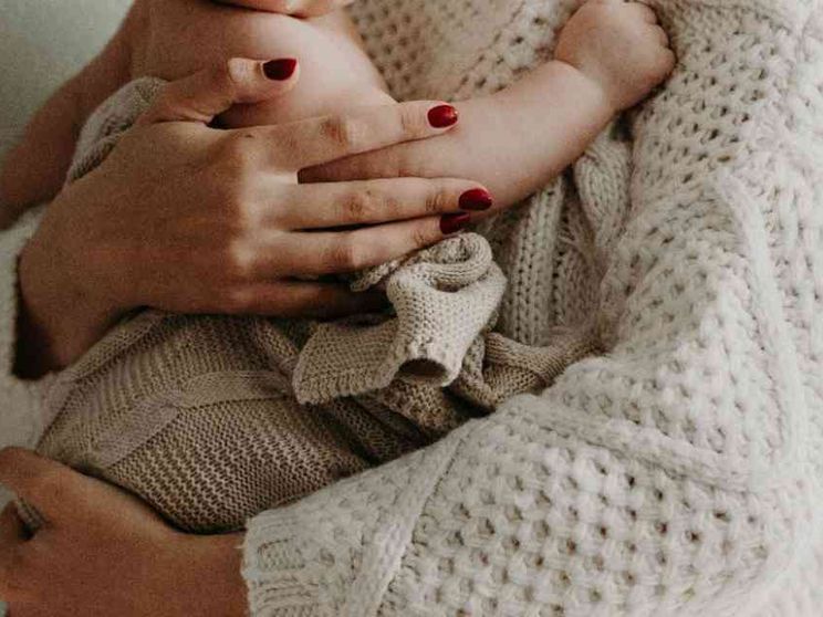 Un bebè al posto dei gemelli: la coppia chiede alla madre surrogata l'aborto