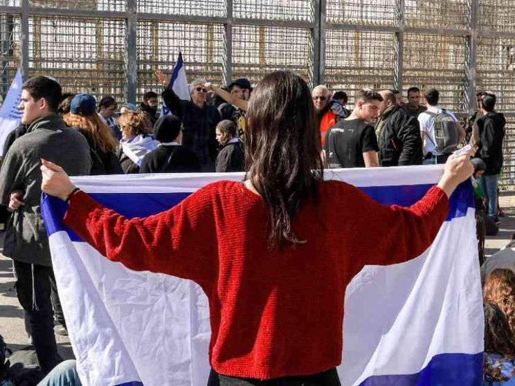 Hamas valuta l’accordo di tregua. Il rischio che Israele ora si spacchi