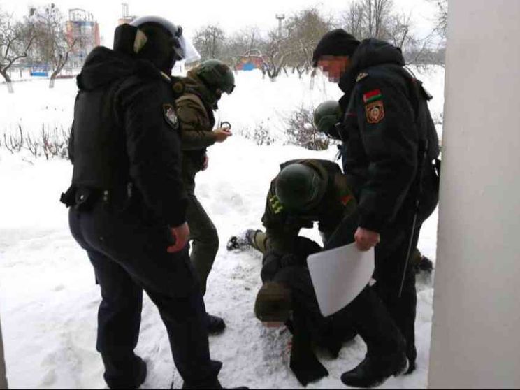 Lukashenko fa «campagna elettorale»: repressione contro preti e attivisti