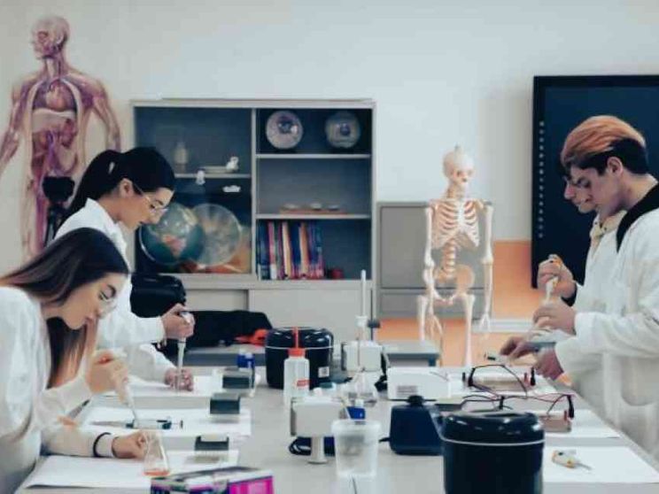 Con Fondazione Diasorin scuole «pazze per la scienza»