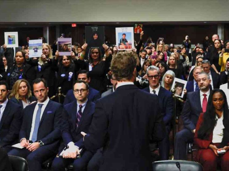 Zuckerberg al Senato Usa: chiedo scusa per i danni dei social sui bimbi