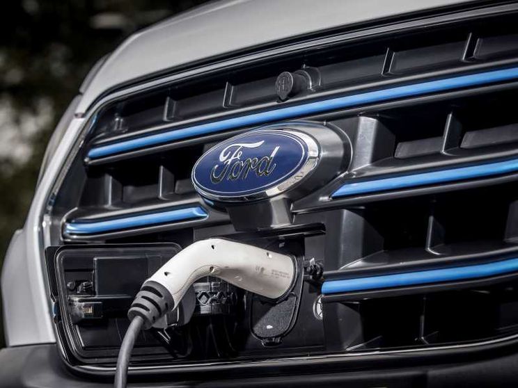 Auto, Toyota guida il partito degli "elettroscettici"