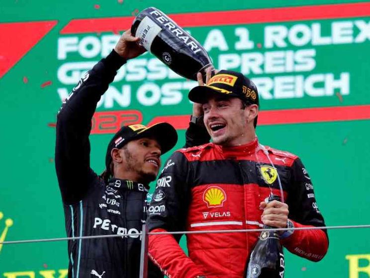 Hamilton alla Ferrari: dal 2025 assieme a Leclerc