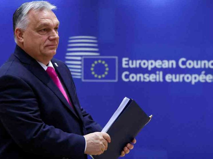 Trovato l'accordo a 27 sugli aiuti a Kiev, l'Europa supera la prova di Orban
