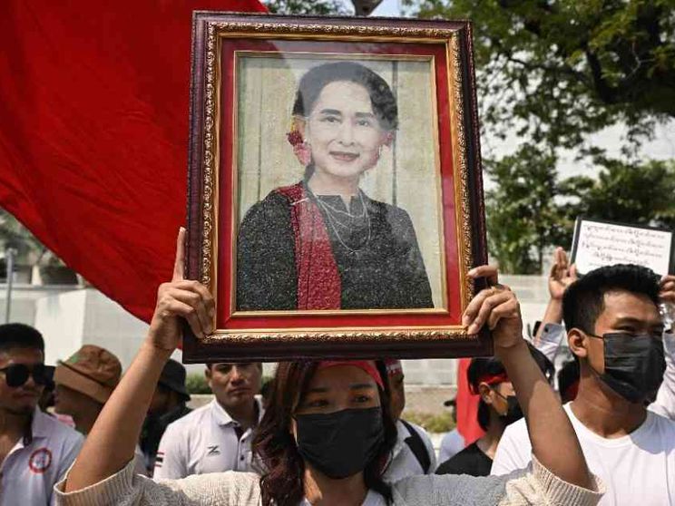 Dopo tre anni Suu Kyi rompe il silenzio con una lettera dal carcere