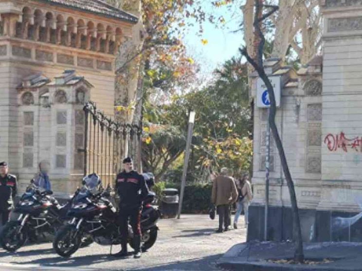 Violenza di gruppo su una ragazzina di 13 anni, sette fermati