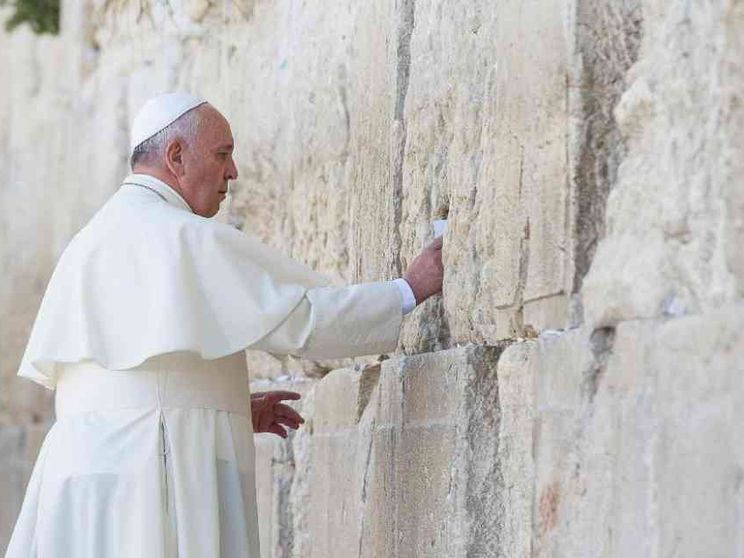 Il Papa scrive a "fratelli e sorelle ebrei": antisemitismo peccato contro Dio