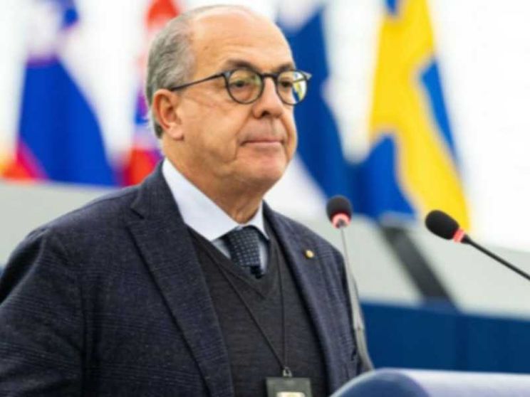 De Castro: «Criminalizzare gli agricoltori è stato un errore politico»