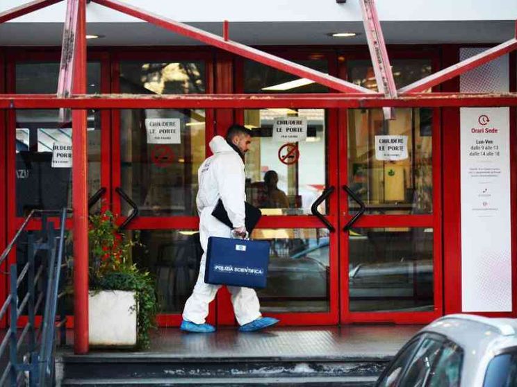 Accoltellati uno studente e un'insegnante. Scuola, che succede?
