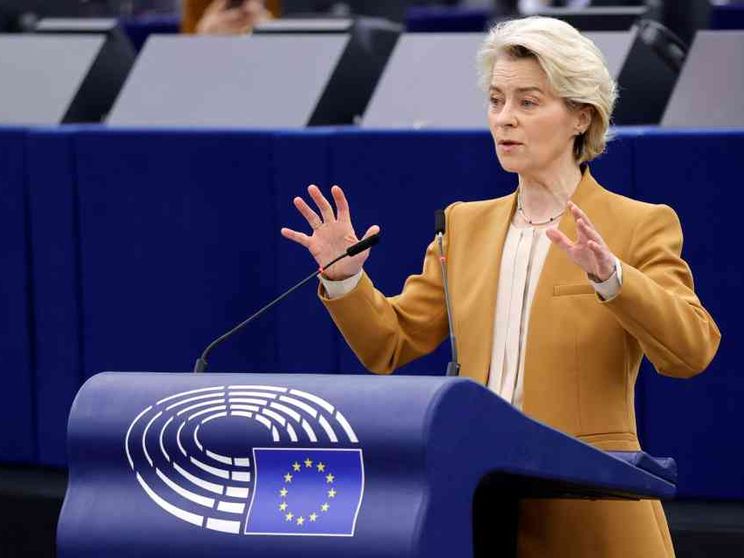 La prima resa ai trattori: Von der Leyen ritira la proposta sui pesticidi