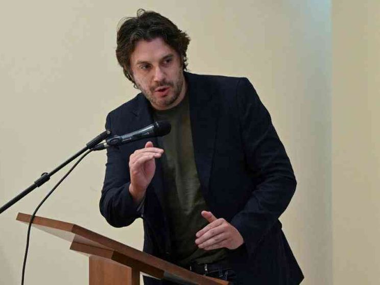 Silvestri (M5s): «Alt al linguaggio volgare e violento in tv»