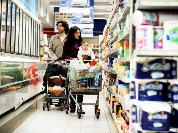 Effetto del carovita: meno acquisti, ma sale la spesa. Boom dei discount