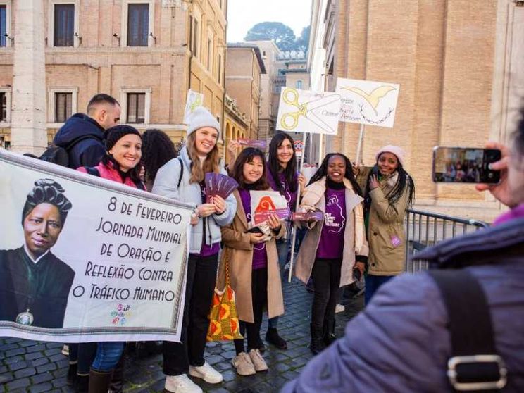 Il Papa: «Se chiudiamo gli occhi siamo complici dei trafficanti»